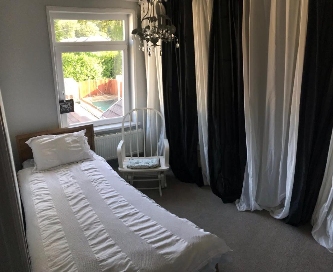 Charming 3 Bedroom House With A Warmth Character Glyn Neath Экстерьер фото